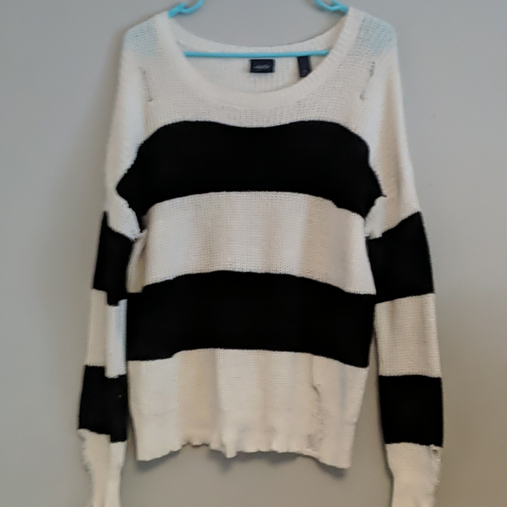 Daytrip distressed sweater